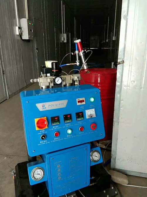 Q2600小型聚氨酯喷涂机器